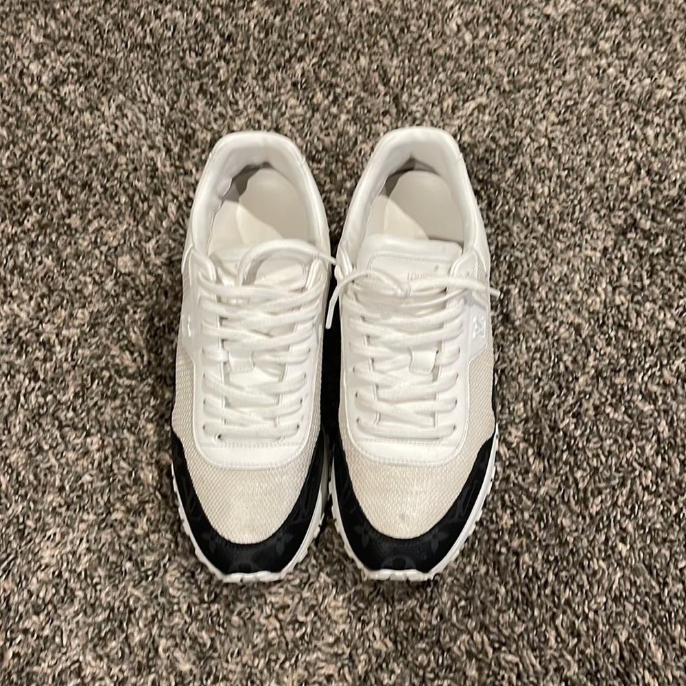 COPY - Louis Vuitton runners fits like a true 8.5